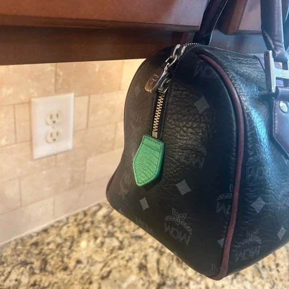 MCM Visetos Lion Princess Boston Bag Black in Leather - Picture 3 of 10